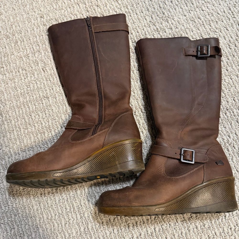 Keen Brown Wedge Boots